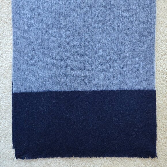 NWOT Banana Republic Wool Herringbone Scarf Grey Navy - Picture 7 of 9
